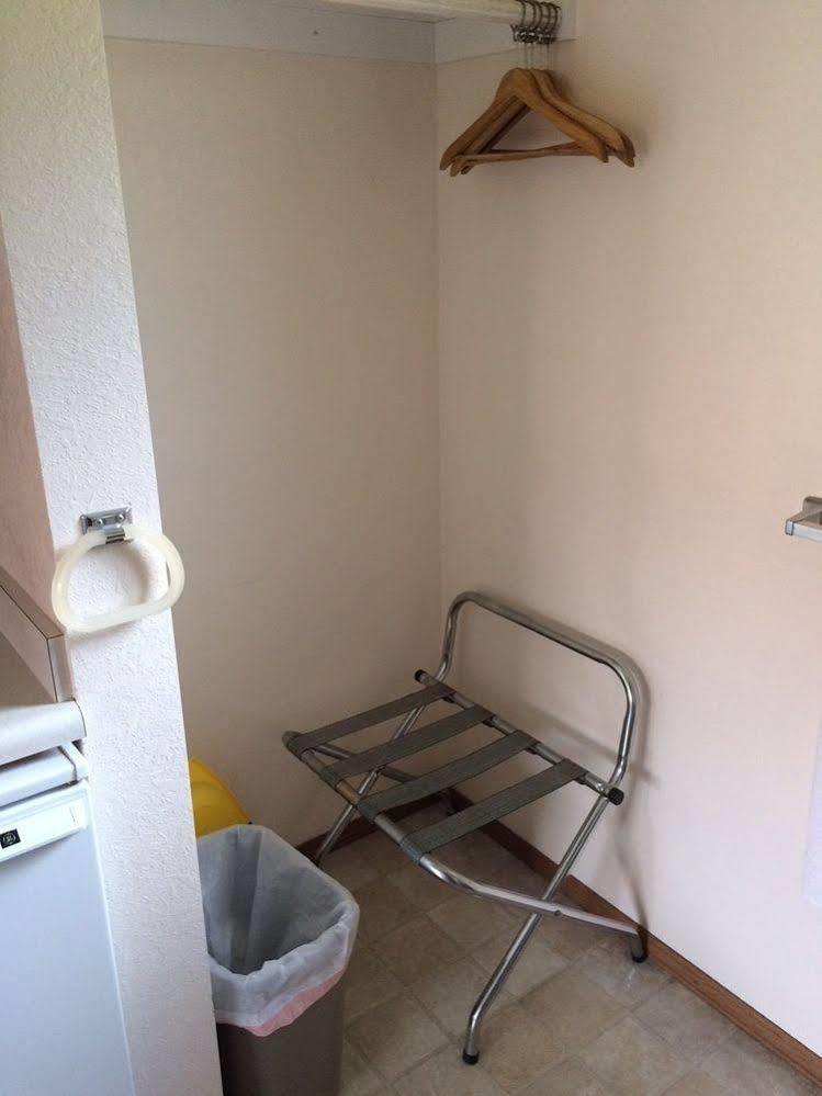 Mini Golden Inns Motel Hungry Horse Екстериор снимка